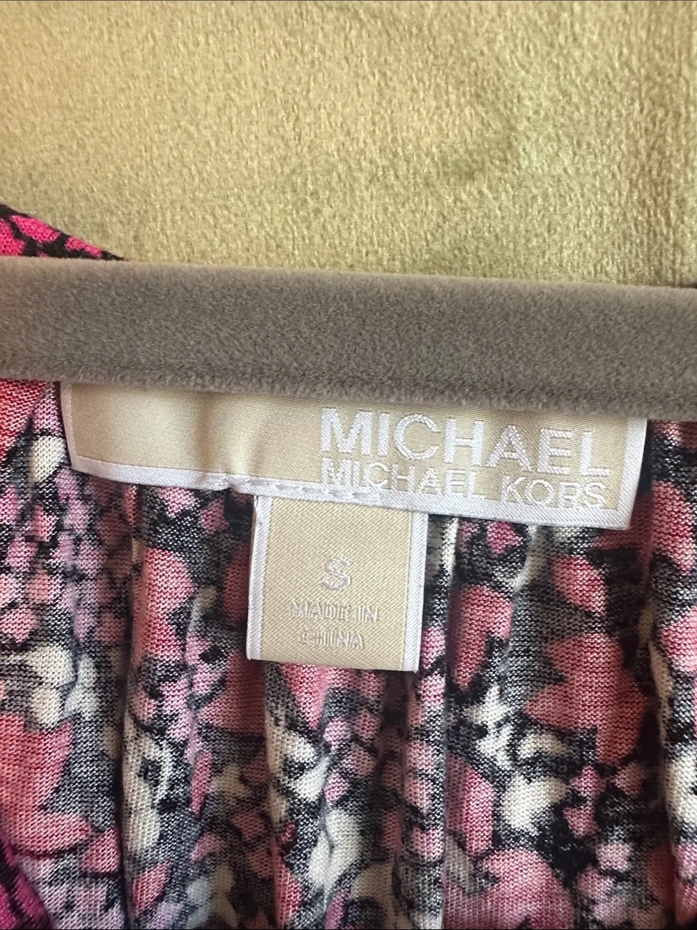 #932 Michael Kors Red, Black and White Floral Peasant Blouse